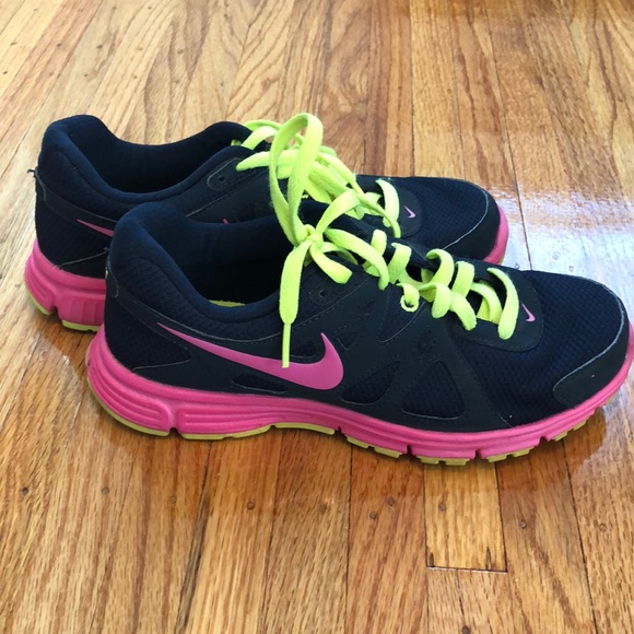 Nike Shoes - *SOLD* Women’s Nike Revolution 2 Running Shoes
